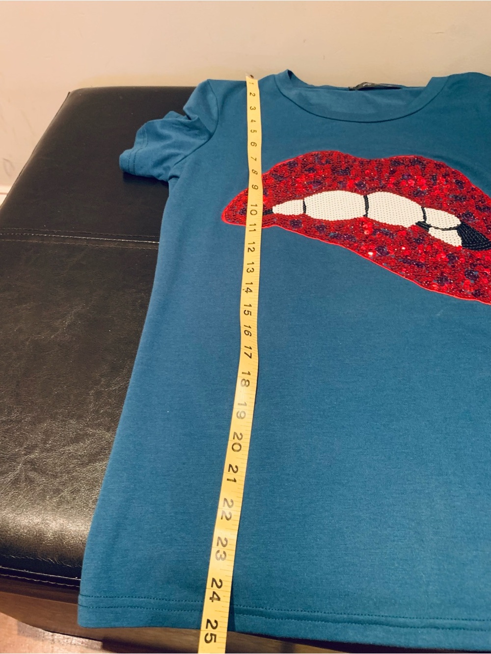 ❤️FV RELAY❤️NWT! SPARKLING GLITTERY LIP PRINT TEE. EXCELLENT CONDITION! - Picture 9 of 9
